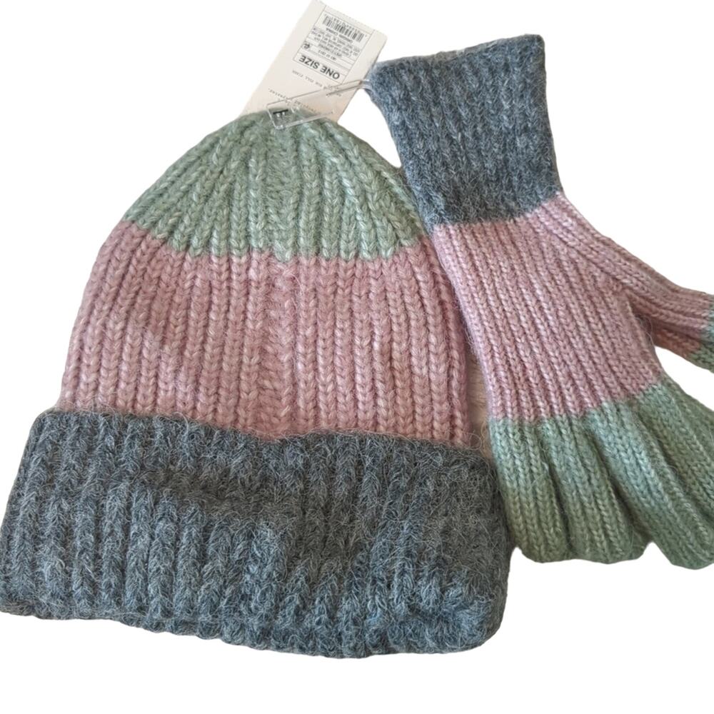 NWT a new day Hat and Gloves